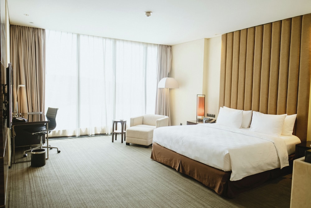 CLUB, KING BED