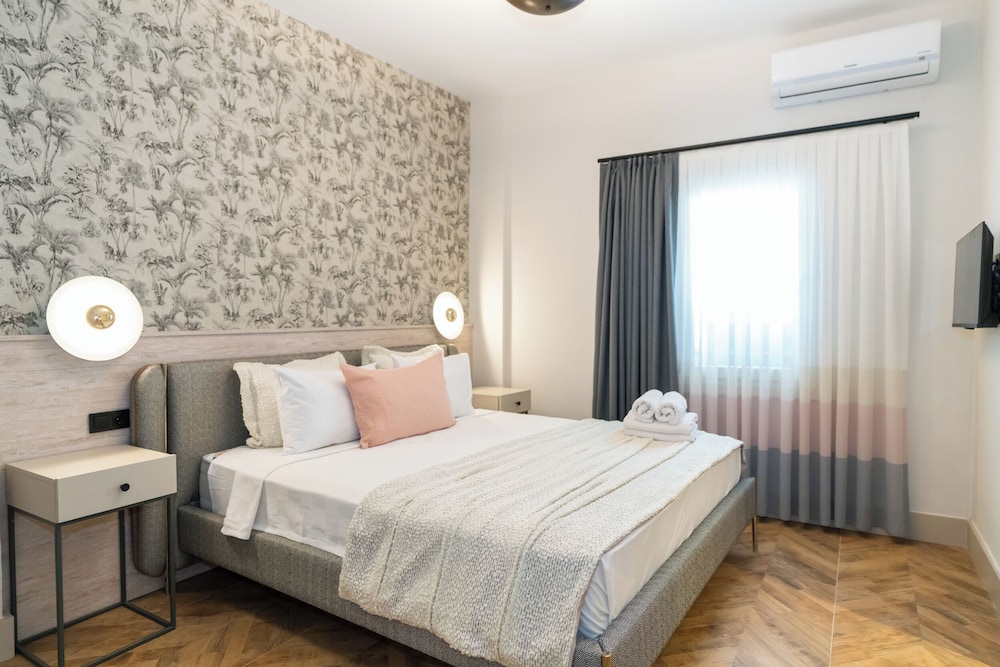 The Hotel 48 10/49