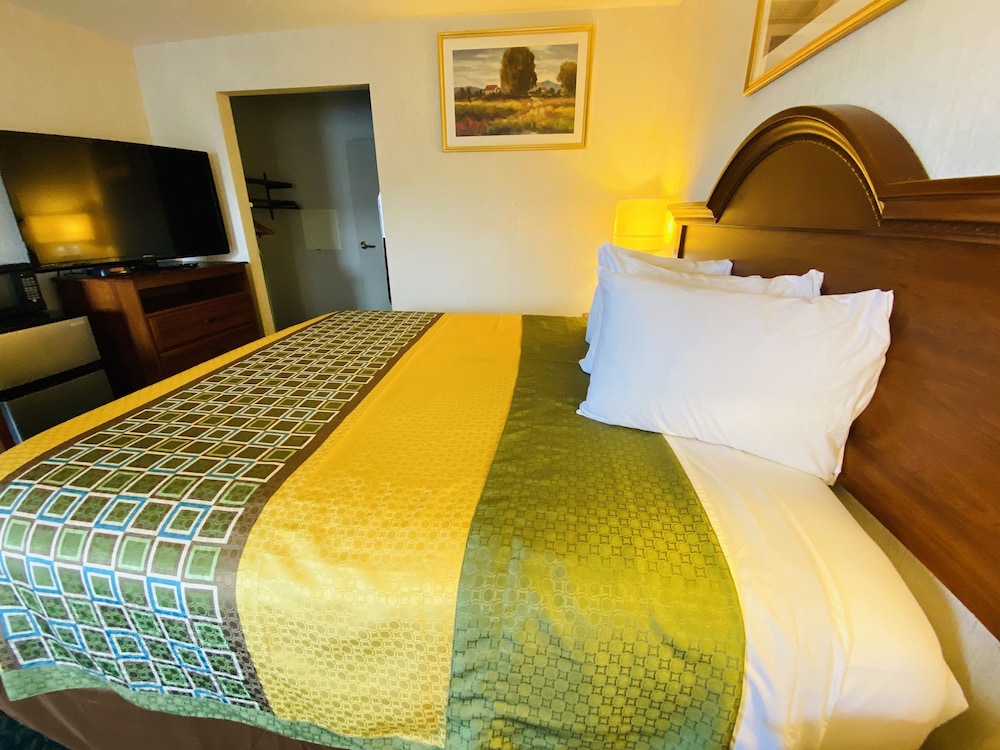 Harrisonville Inn & Suites 14/29