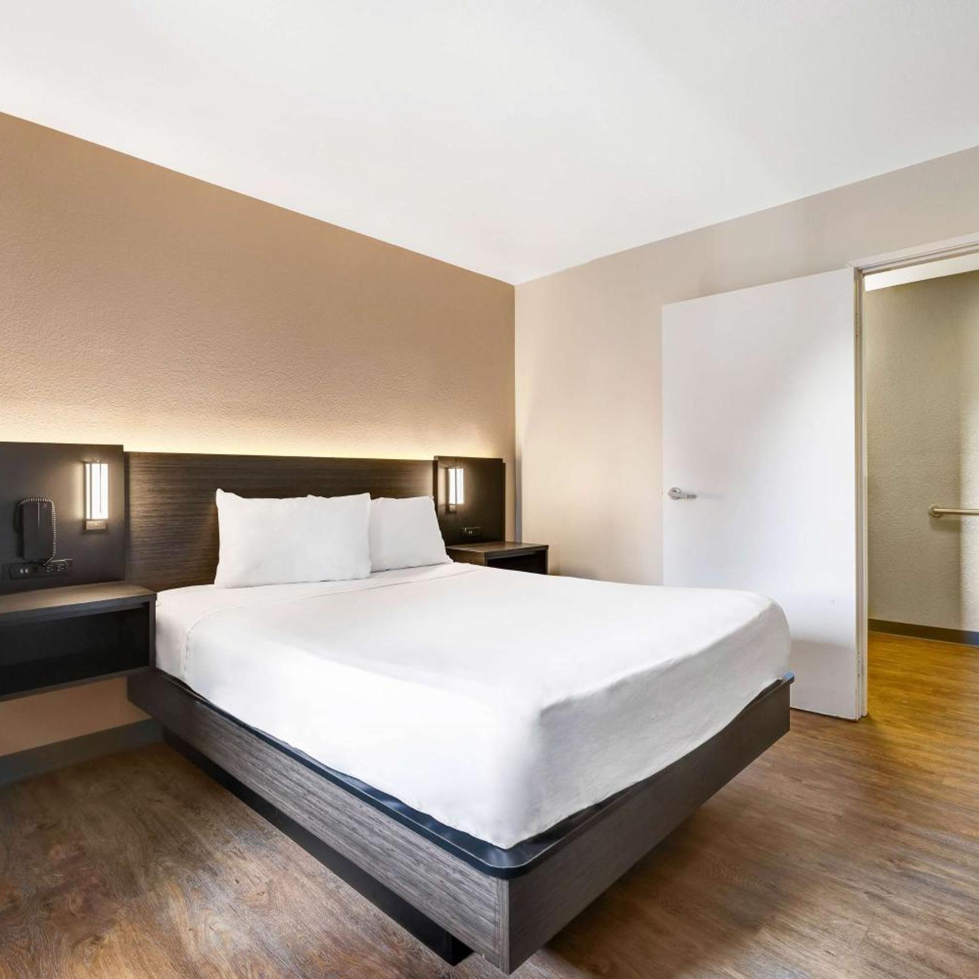 Room, Double or Twin Bed