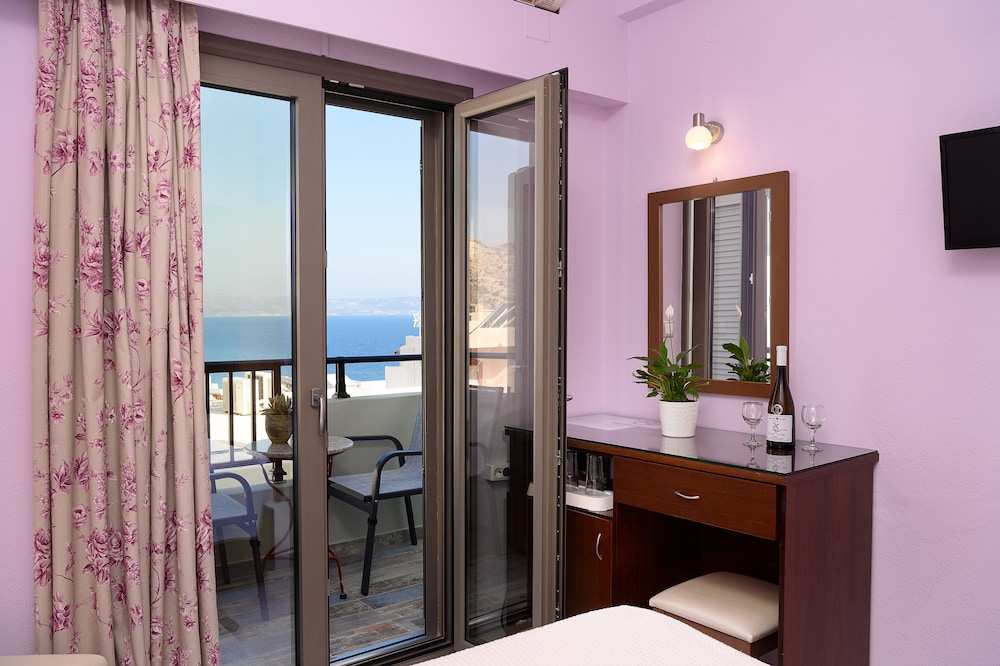 Avra Hotel 36/44