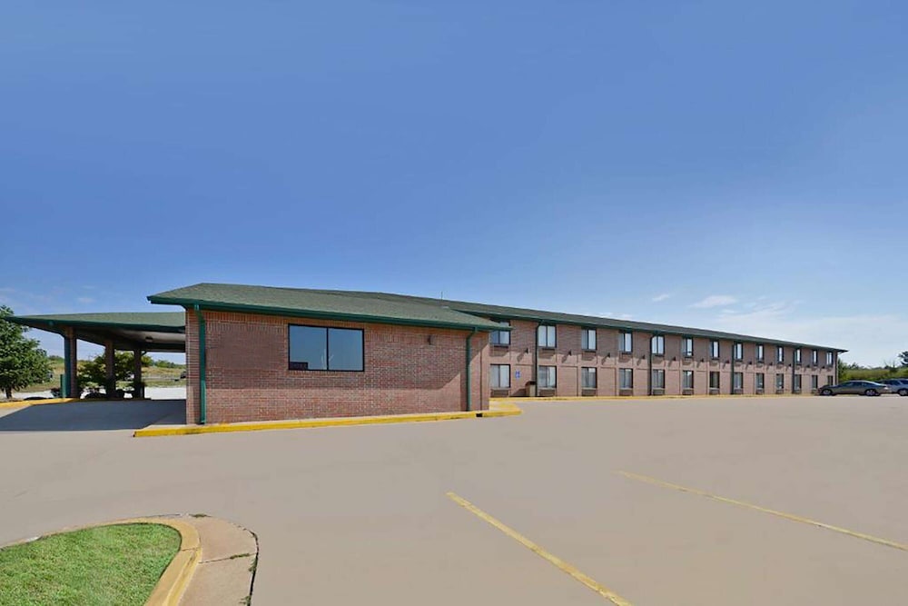 Days Inn by Wyndham Ozark Springfield 19/22