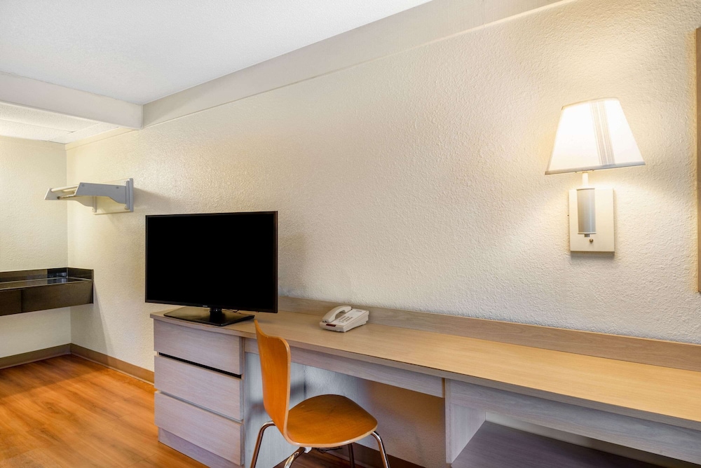 Travelodge by Wyndham Essington / Philadelphia Airport 15/19