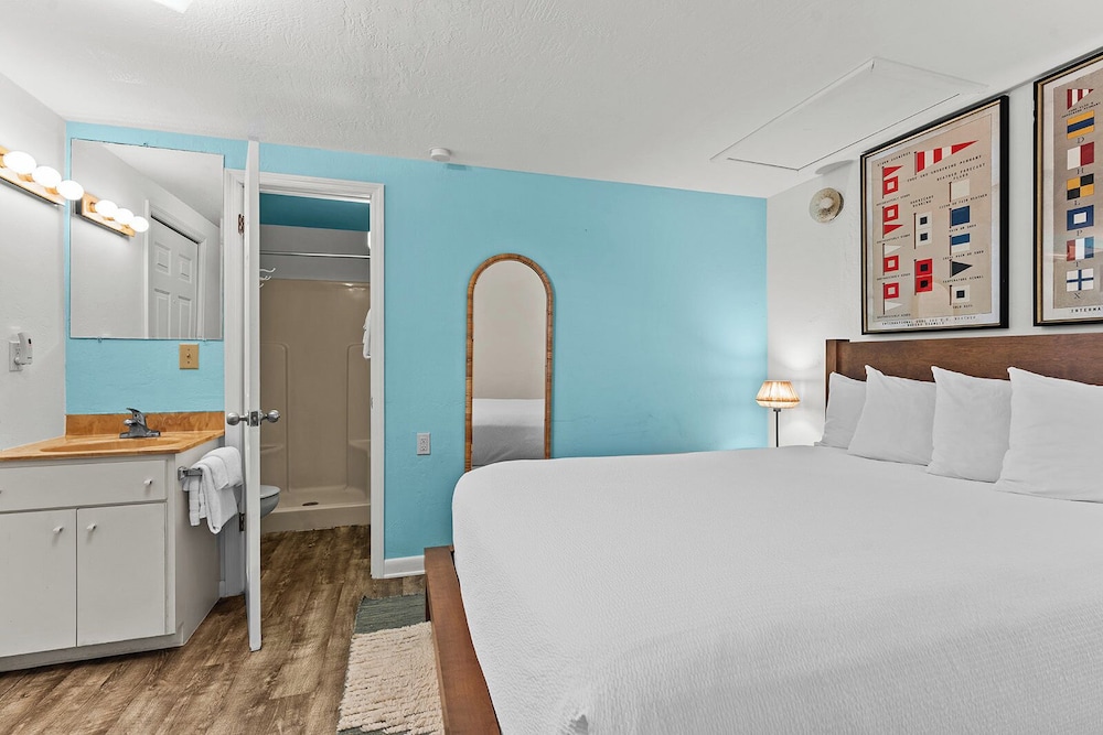 1 Bedroom, Suite, Queen Bed, Sofa, Kitchen