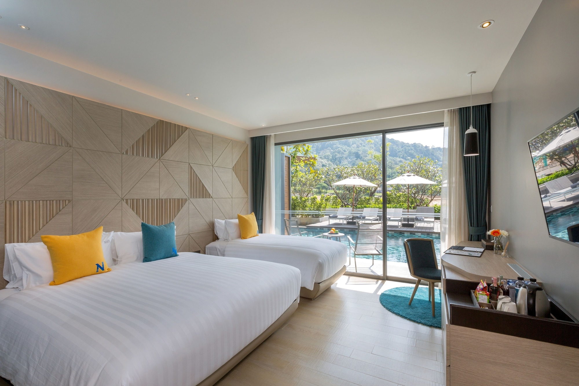Deluxe, 1 King and 1 Single Beds, Pool Access