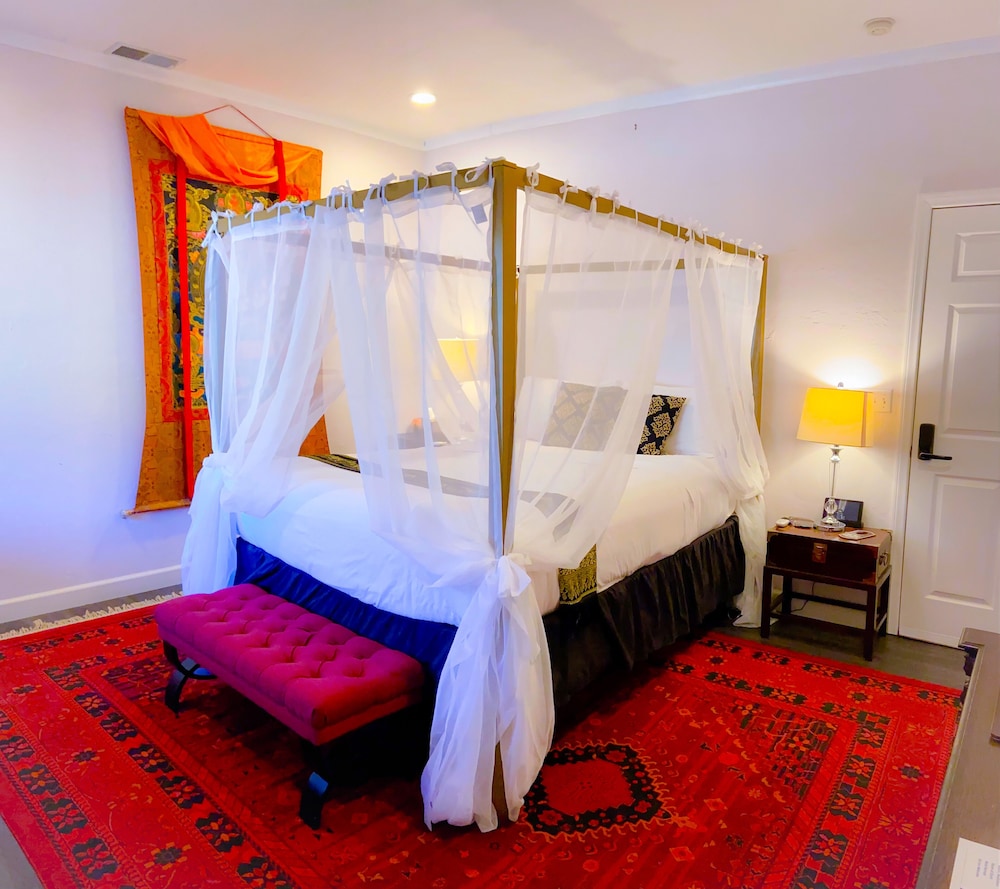 Hilltop, Junior Suite, Queen Bed