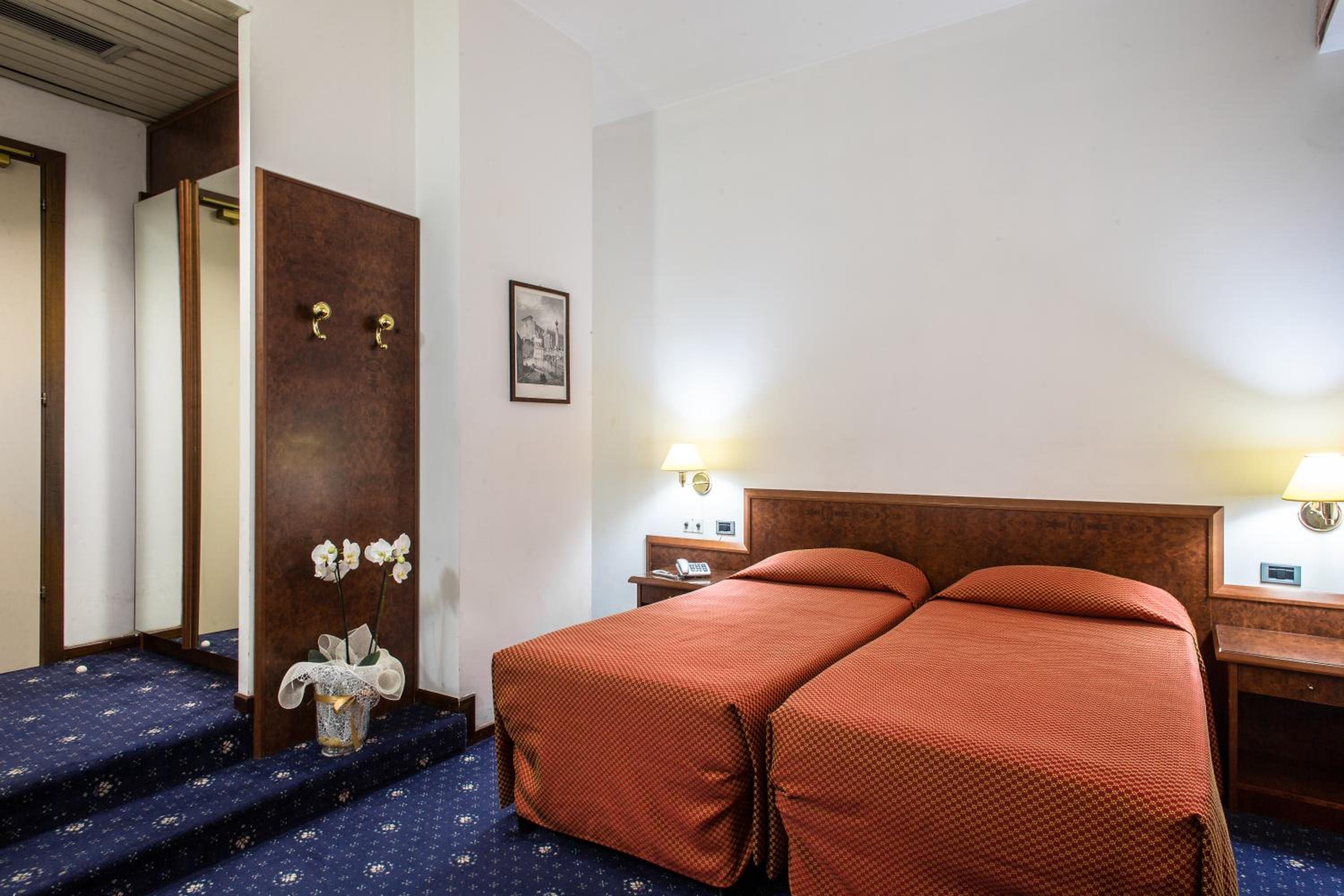 ROOM, QUADRUPLE