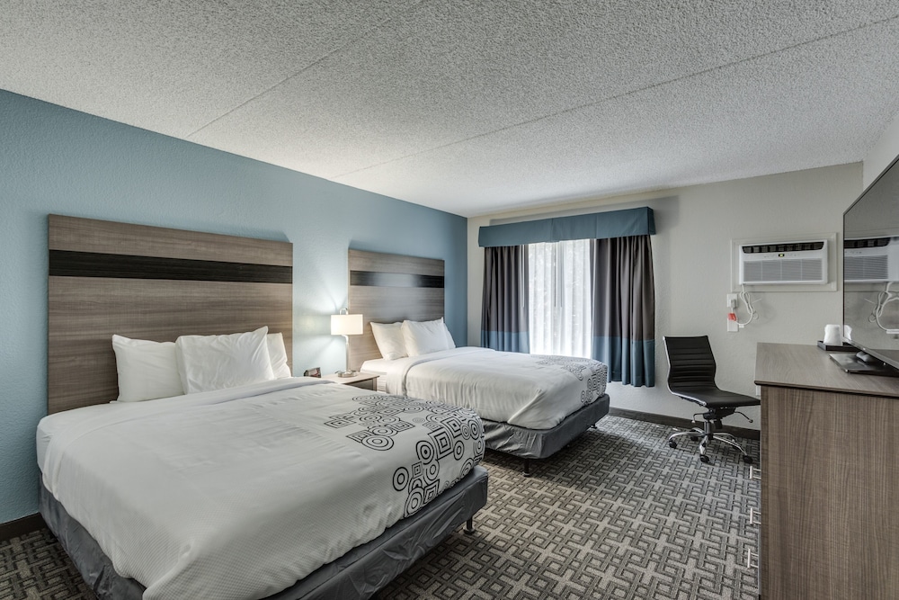 Days Inn & Suites by Wyndham Spokane 11/23