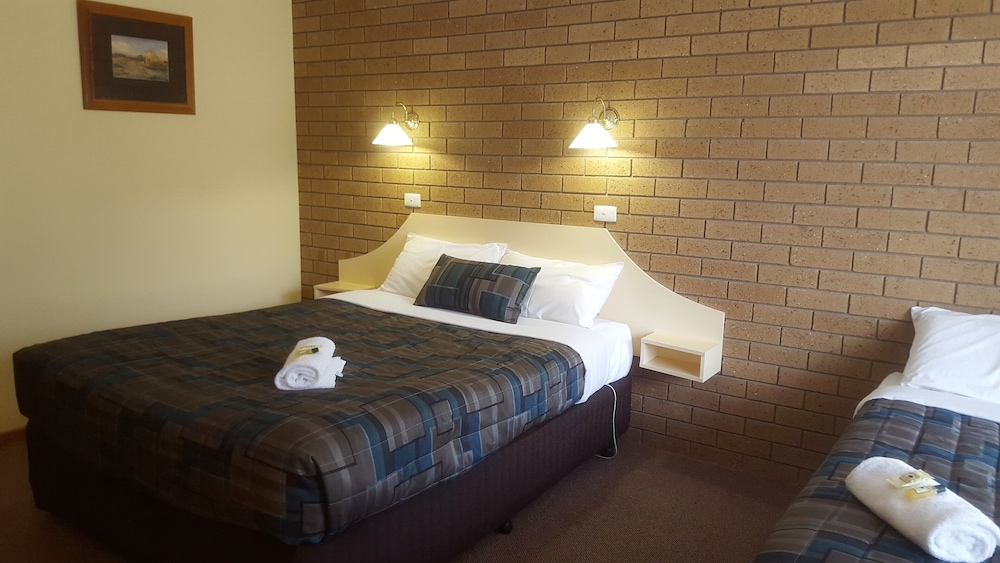 HEPBURN SPRINGS MOTOR INN 16/50
