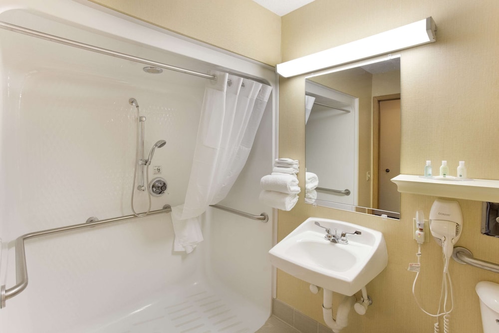 Quality Inn Athens, OH 23/50