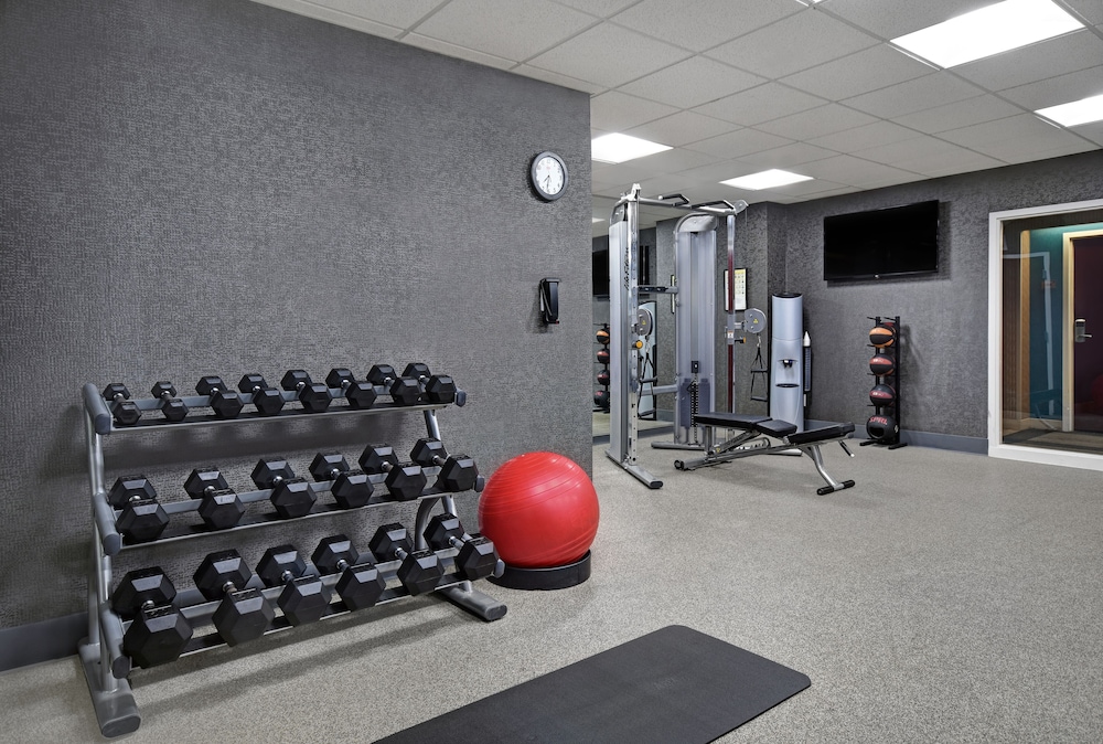Holiday Inn Express and Suites Cincinnati Riverfront, an IHG Hotel 32/64