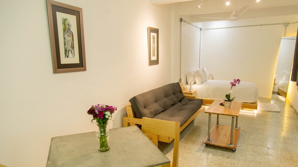 Agrado Guest House 37/56