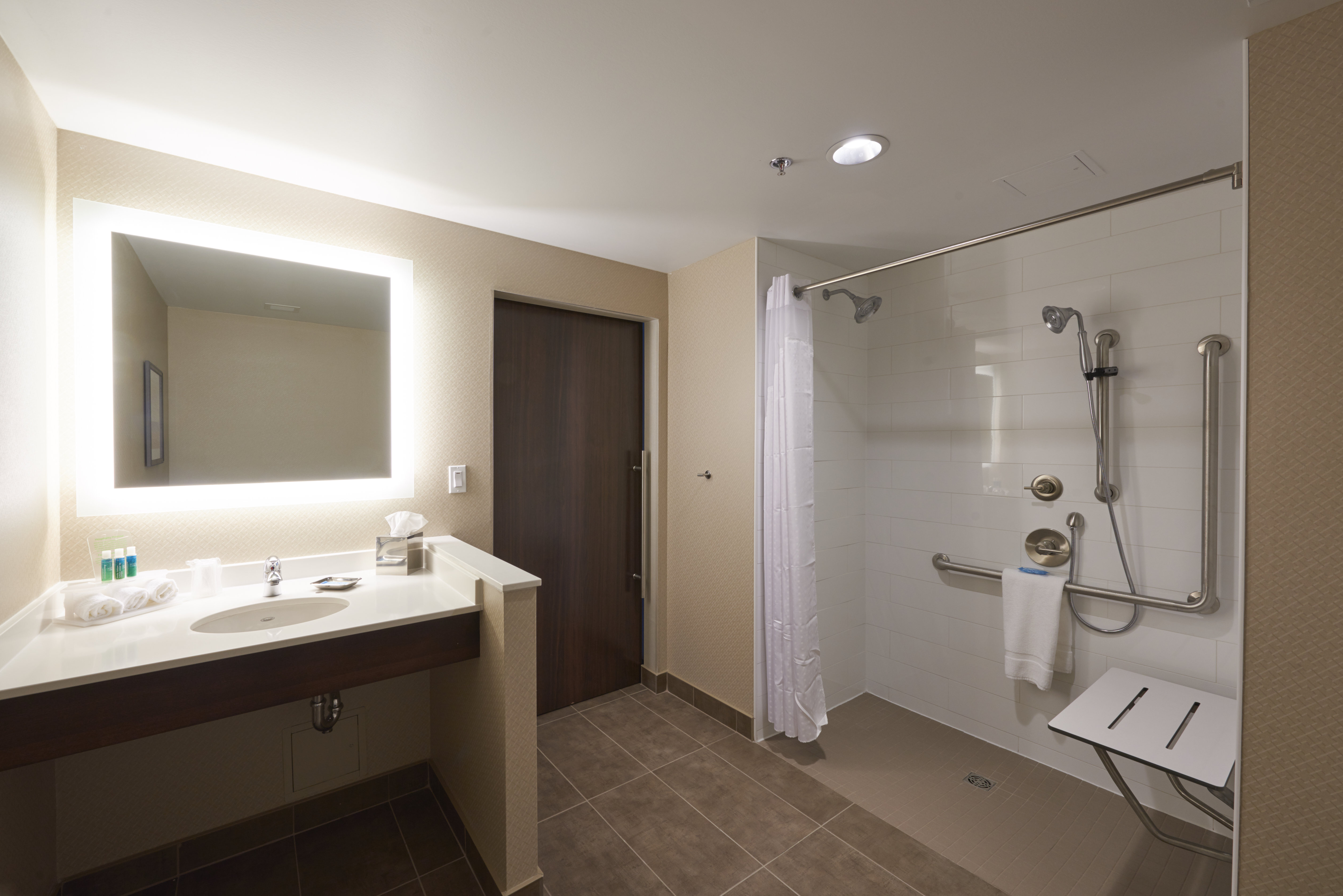 Holiday Inn Express Suites St John S Airport 51/52
