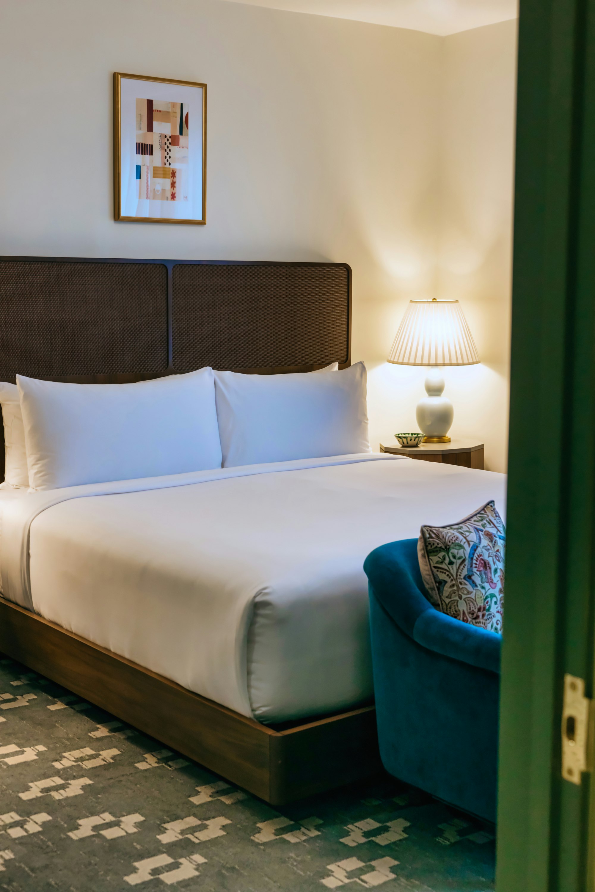 Artmore Hotel 8/35