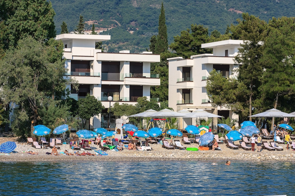Apart Hotel Kuce Lekovica 43/50