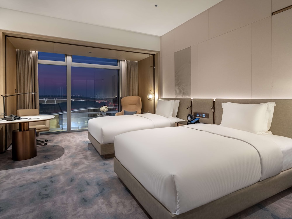 DELUXE, TWIN BEDS
