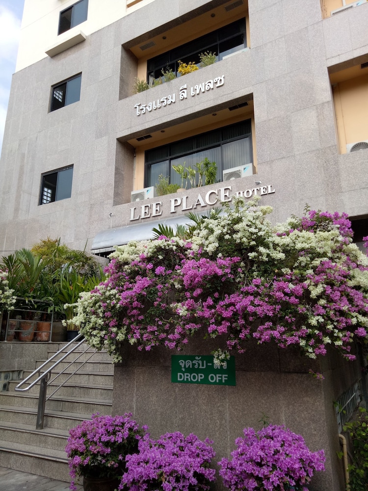 Lee Place Hotel 16/18