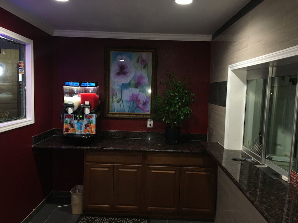 Southmore Boulevard Motel 6/25