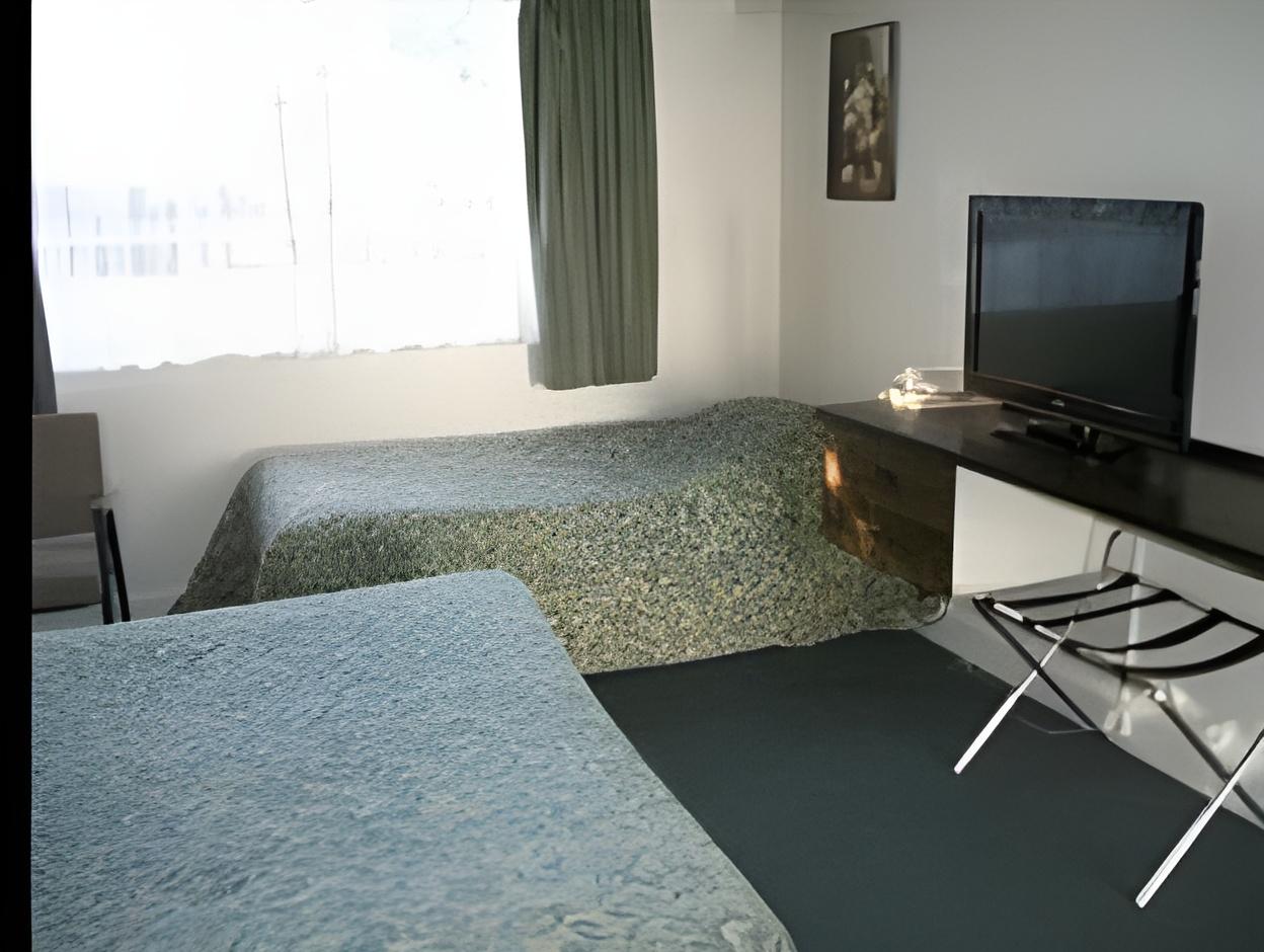 استوديو ثلاثي، Braemar Motor Inn 2/2