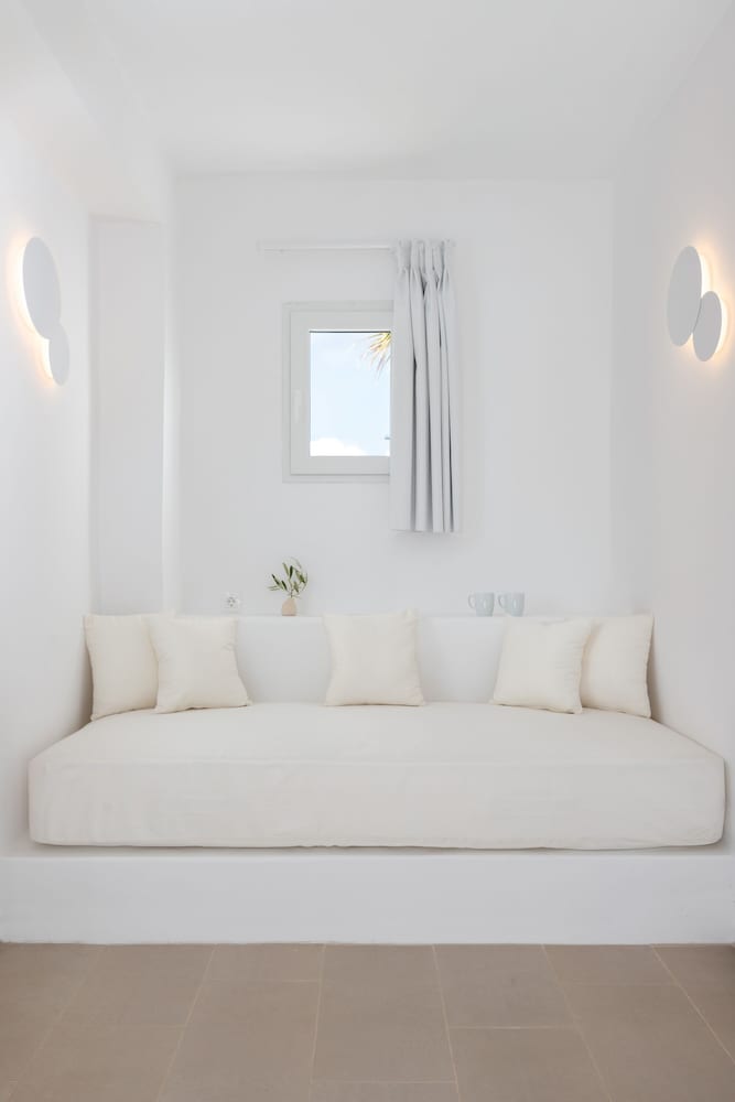 Voca Hotel & Suites 28/40