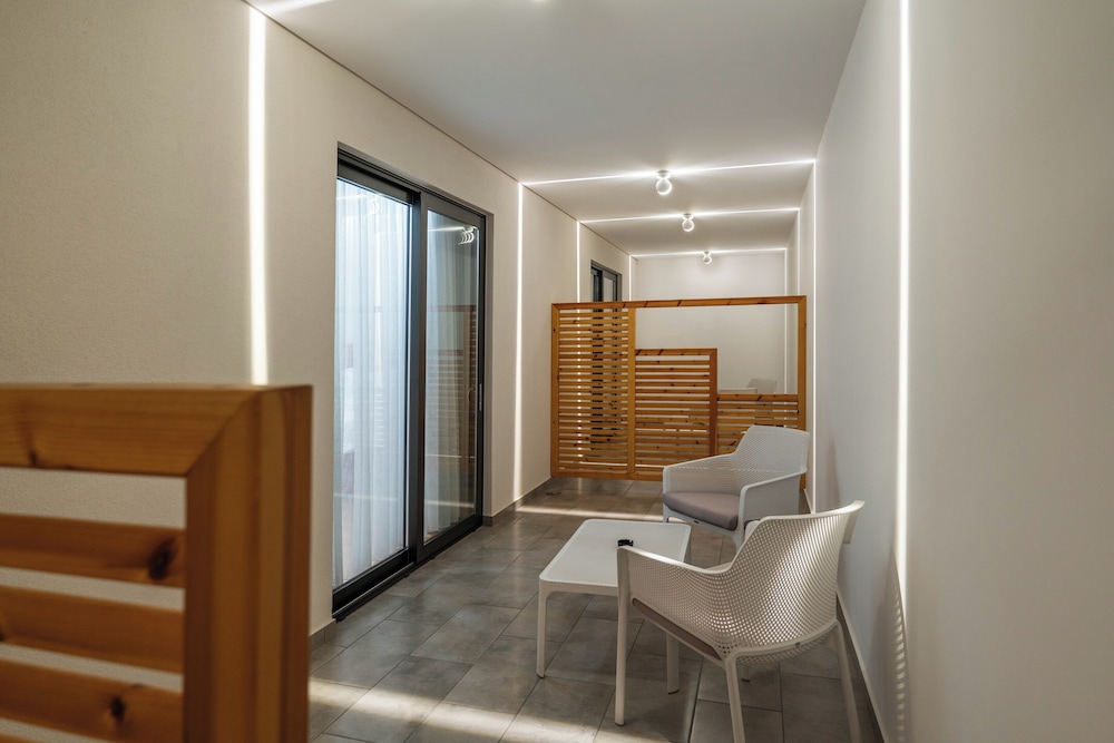 Glow Boutique Hotel & Suites 28/50