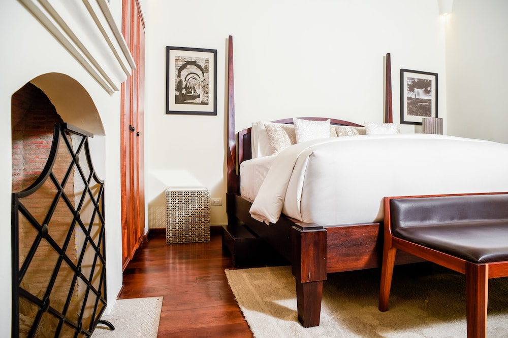 Hotel Casa Blanca 7 34/68