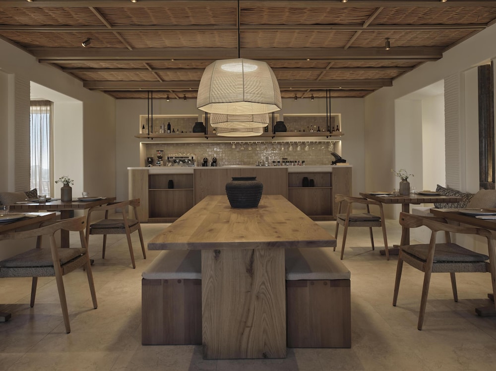 Parian Chronicle Hotel Paros 35/50