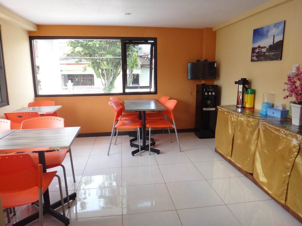 Front One Inn Malang 14/16