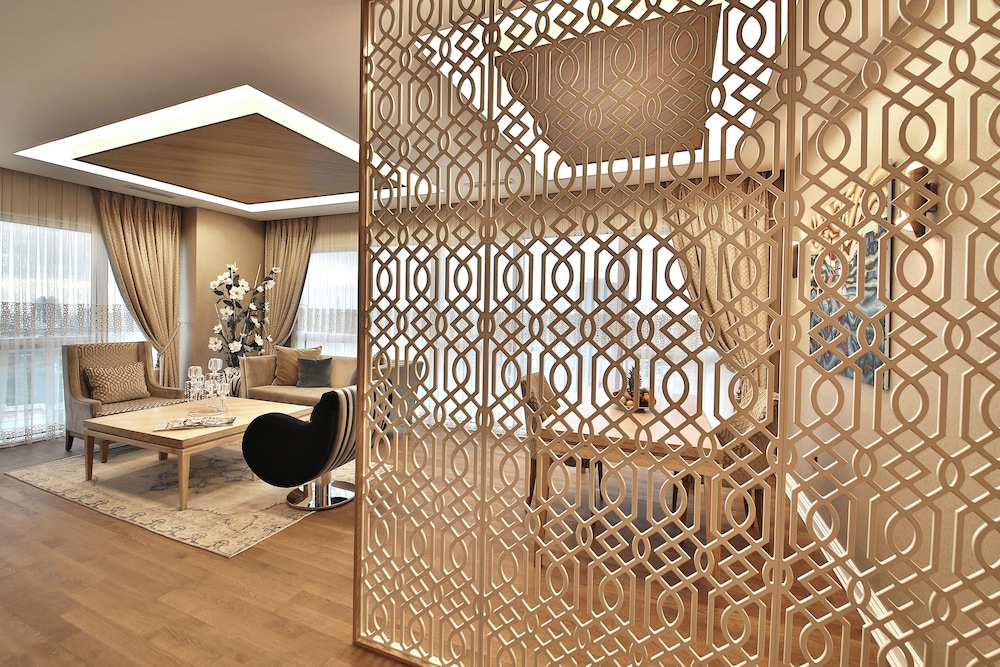 Bof Hotels Ceo Suites 33/73