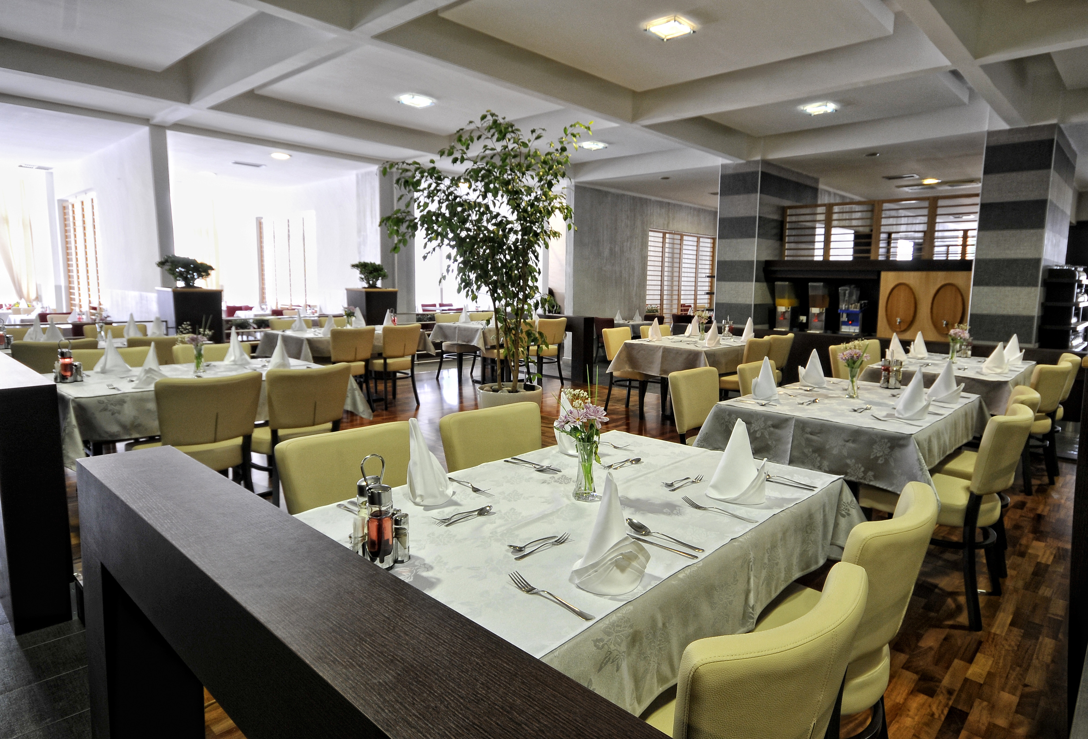 Tara Hotel 64/81