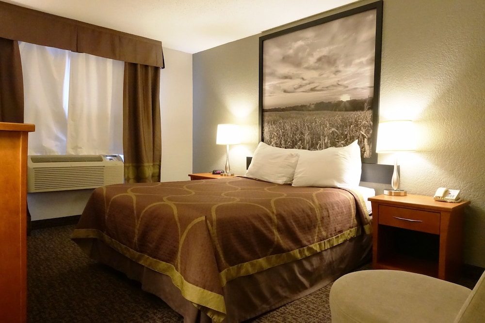 Super 8 by Wyndham Regina 12/33
