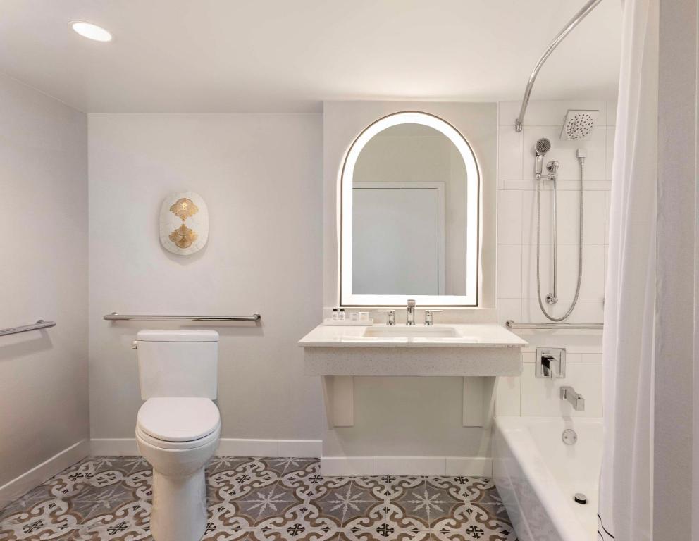King Bed, Ocean View, Accessible