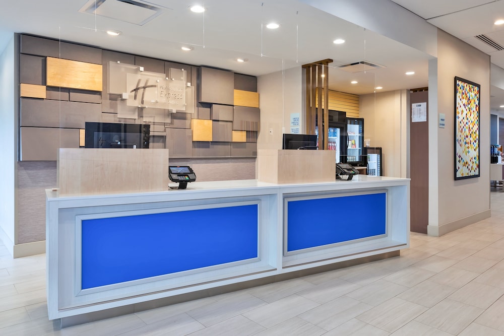 Holiday Inn Express Suites Grand Rapids Airport South 6/39