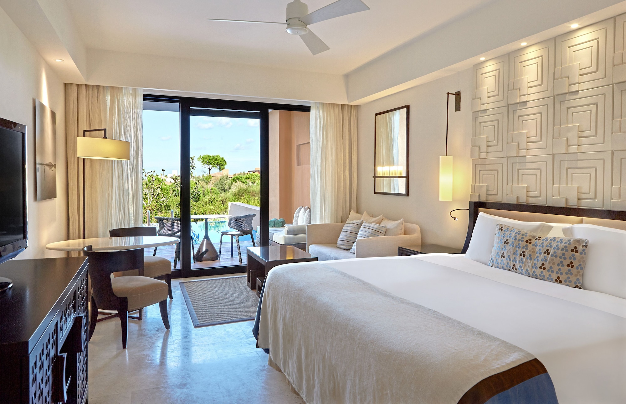 Infinity, King Bed, Garden View, Private Pool