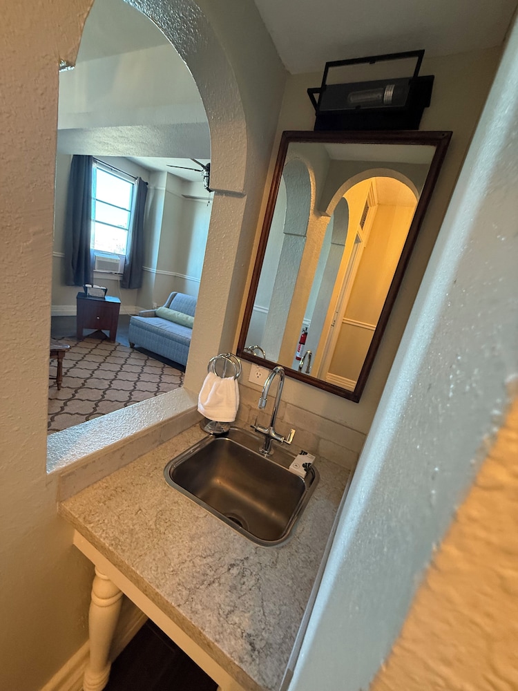 Gadsden Hotel 26/51