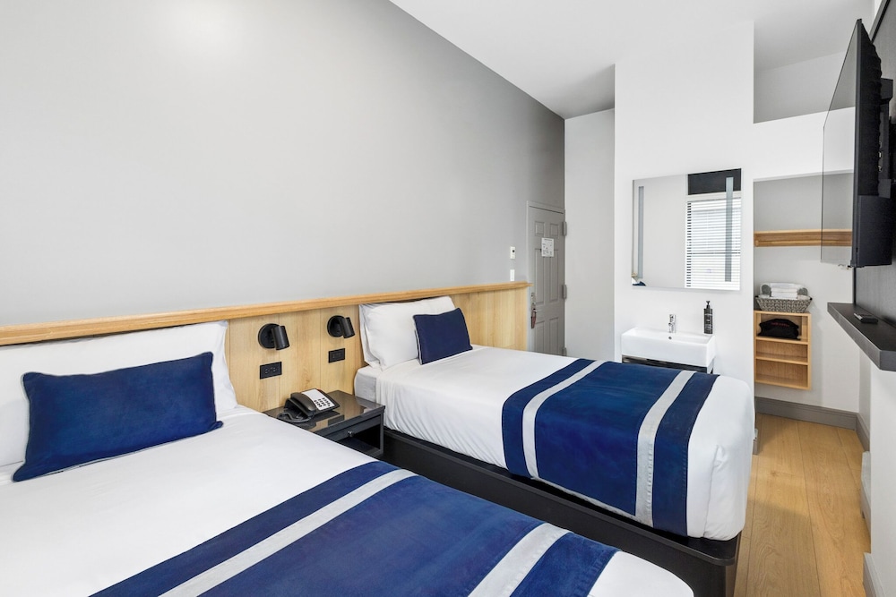 Americana Inn 16/50