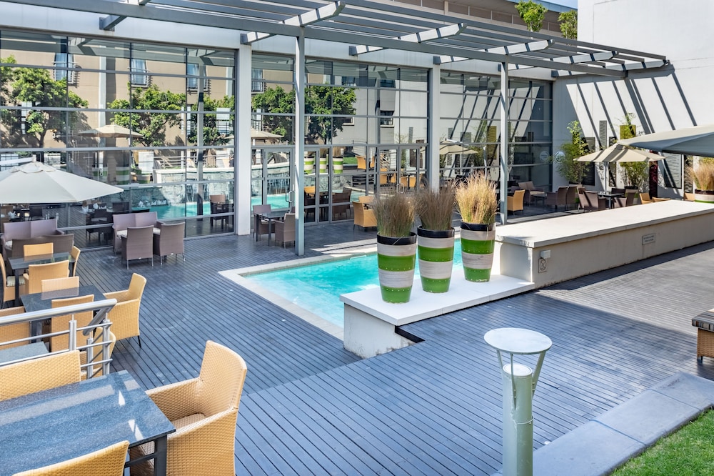 City Lodge Hotel at OR Tambo International Airport 4/48