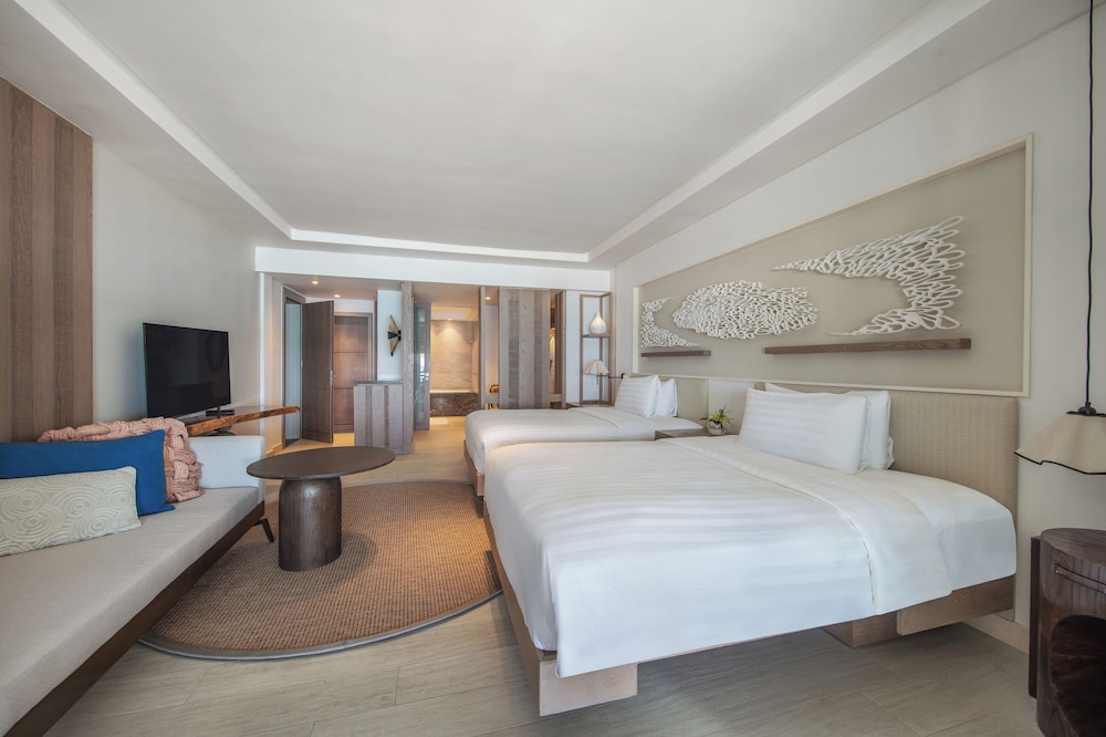 Hibiscus Signature Beachfront Suite