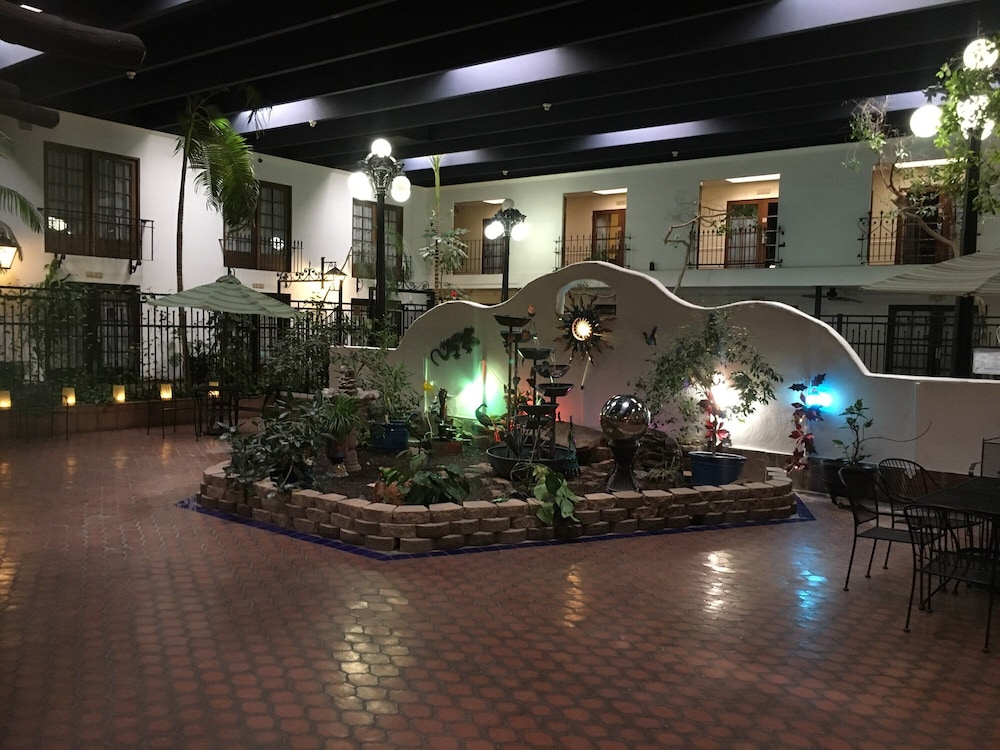 Ramada by Wyndham Las Cruces Hotel & Conference Center 4/37