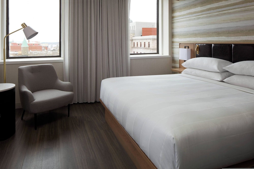 Room, King Bed, City View