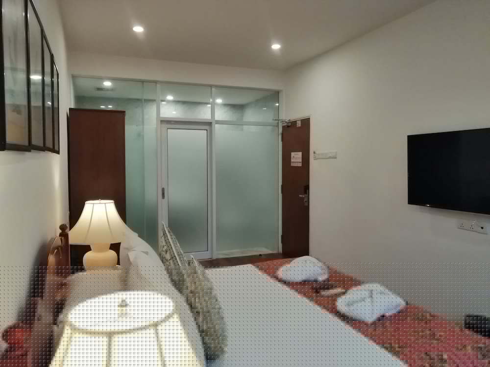 Heeren Straits Hotel 25/75