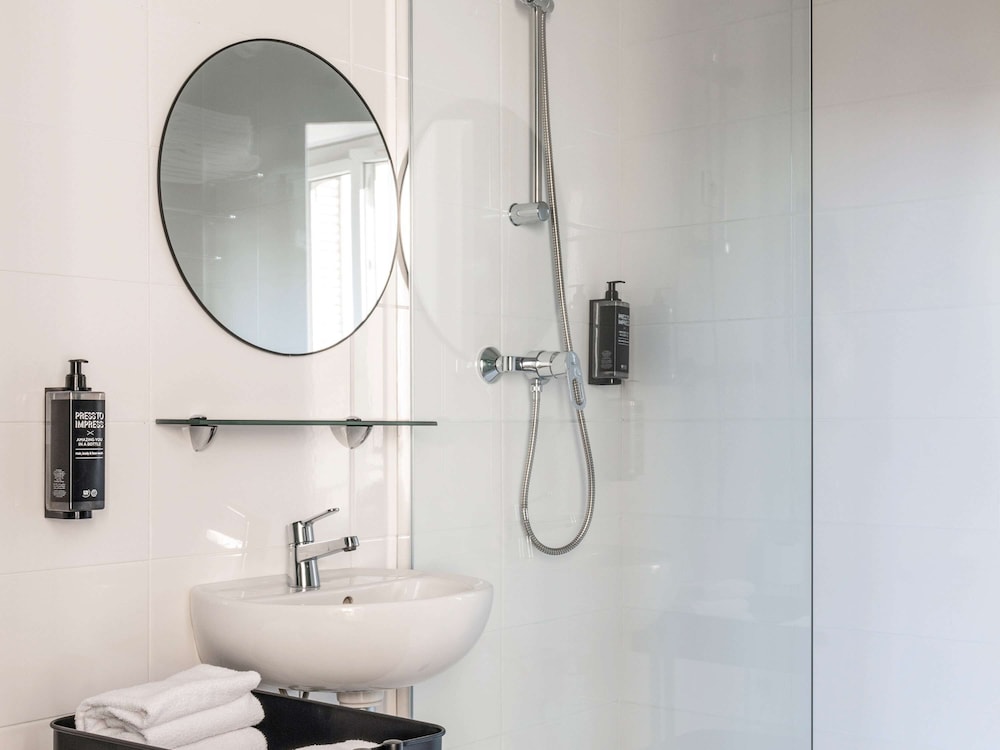 ibis Styles Asnieres Centre 12/78