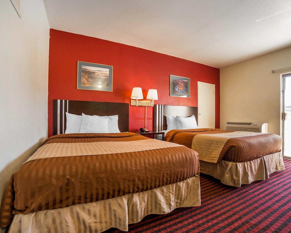 غرفة بسريرين كوين لذوي الإعاقة، Rodeway Inn At Lake Powell 2/5