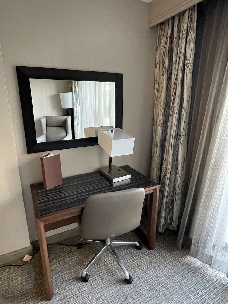 Doubletree By Hilton Fresno Convention Center 54/59