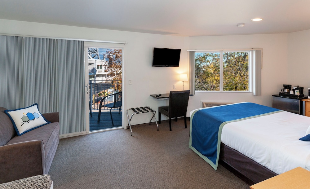 Classic, King Bed, No Water View, Sofa, Balcony