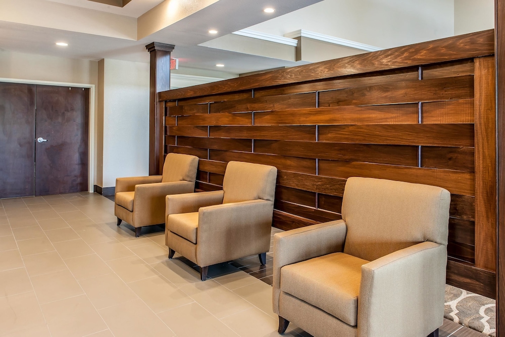 Comfort Suites Rensselaer Near Fair Oaks 28/42