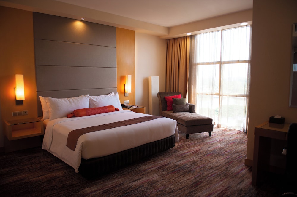 Junior Suite, King Bed, Commodore View