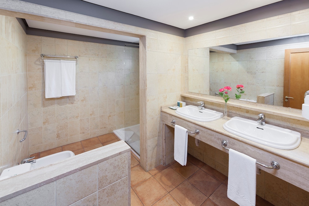 Sol Barbacan Apartments 72/72