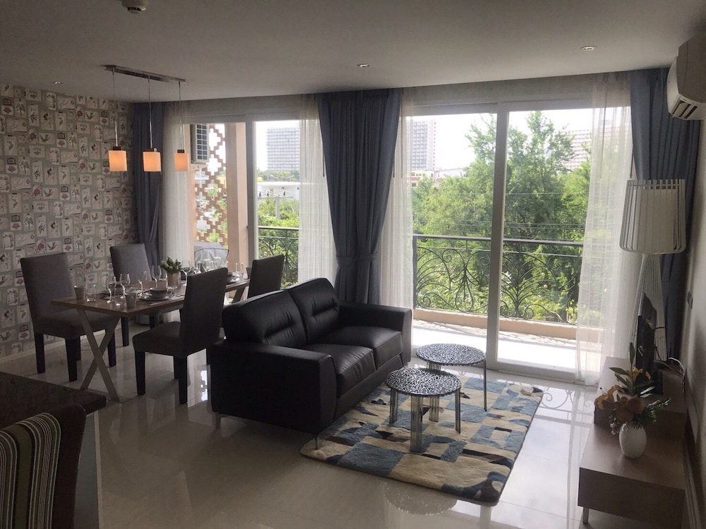 Atlantis Condo Resort Pattaya EVT 26/50