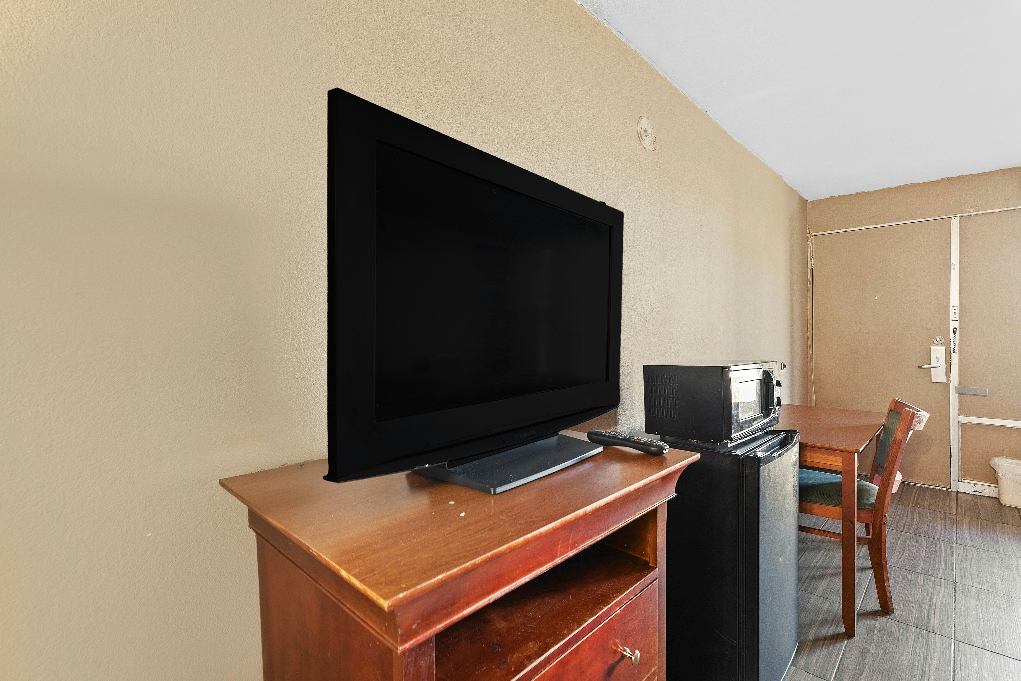 Luxury Inn By Hotel O Hattiesburg, MS 38/50